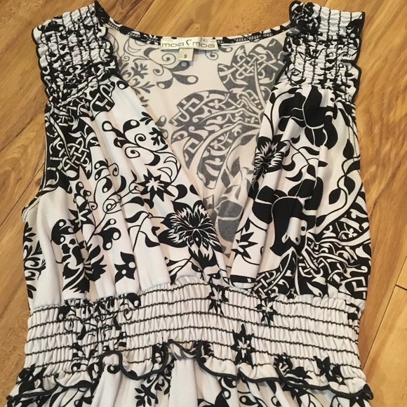 ✨3 for $15✨Black and white sleeveless dress - Picture 3 of 3